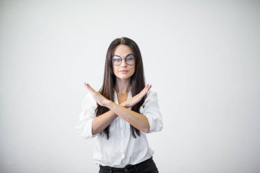 Beyaz duvardaki kadınlar duygusal tabu gösteriyor