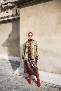 MILAN, İtalya: 21 Şubat 2020: Milan moda haftası boyunca MARNIi defilesinden önce moda blogger sokak tarzı kıyafet