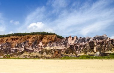 Brezilya. Alagoas devlet Gunga beach civarındaki kayalıklarla .