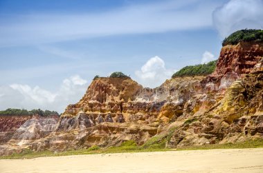 Brezilya. Alagoas devlet Gunga beach civarındaki kayalıklarla .