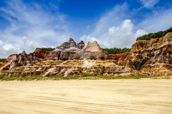 Brezilya. Alagoas devlet Gunga beach civarındaki kayalıklarla .