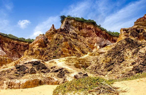 Brezilya. Alagoas devlet Gunga beach civarındaki kayalıklarla .