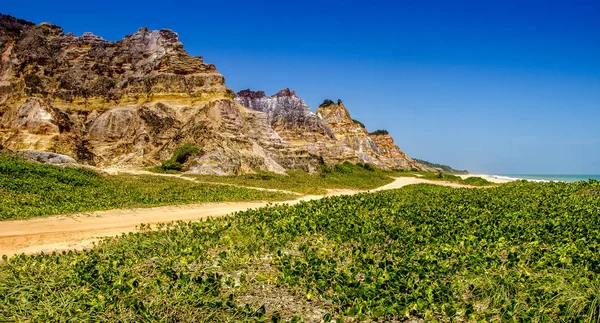 Brezilya. Alagoas devlet Gunga beach civarındaki kayalıklarla .