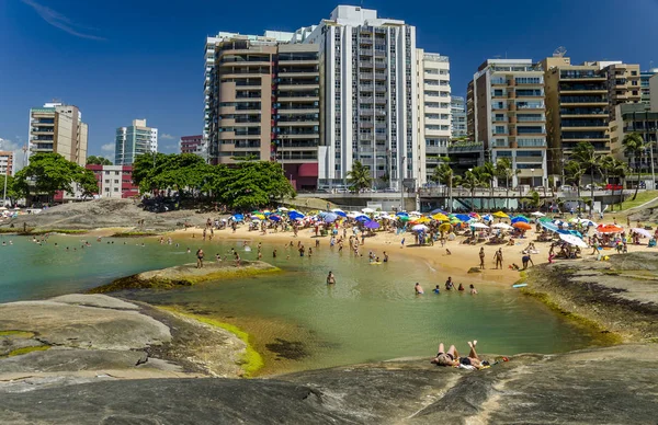 Praia dos Namorados em Guarapari, Brasil . — Fotografia de Stock