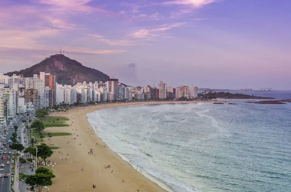 Pôr-do-sol espetacular sobre Costa Beach em Vila Velha, ES, Brasil . — Fotografia de Stock