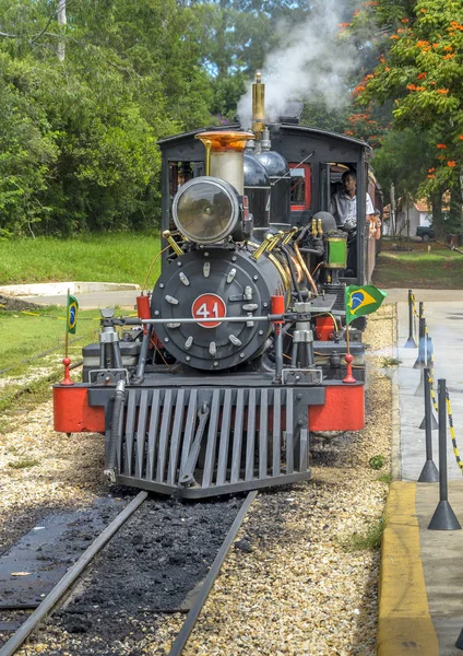 Tiradentes, Brezilya, 21 Şubat 2017; Retro tren eski Tiradentes, Minas Gerais, Brezilya turistik bir koloni Unesco Dünya Mirası şehir içinde sigara içebilir miyim.