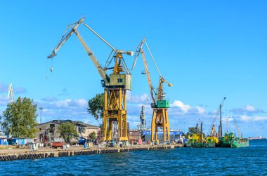 Tersanede turnalar, Gdynia Limanı, Polonya.