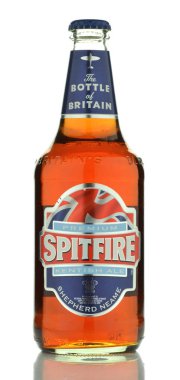 Beyaz arka plan üzerinde izole spitfire bira