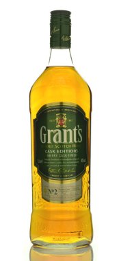 Beyaz arka plan üzerinde izole karışık hibe fıçı sürümleri viski.