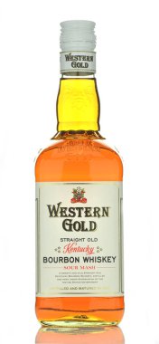 Beyaz arka plan üzerinde izole Western altın bourbon viski