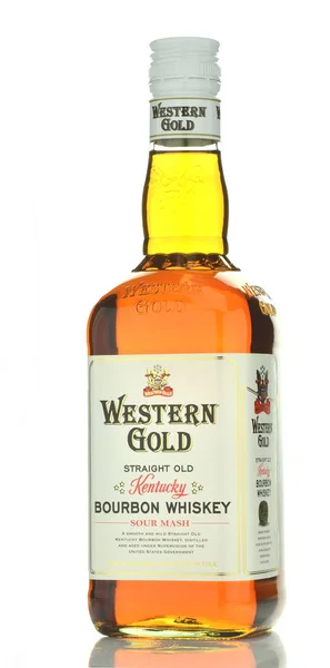 Westlicher Gold Bourbon Whisky isoliert auf weißem Hintergrund — Stockfoto