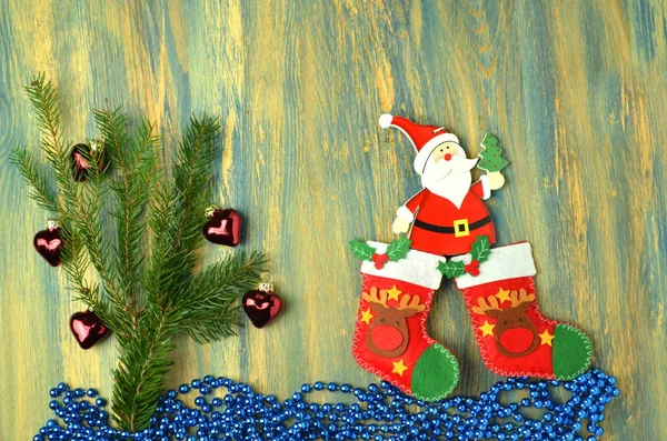 Decoración de Navidad, santa claus en mesa de madera —  Fotos de Stock