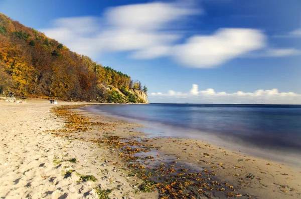 Malerische Klippenlandschaft in Gdynia orlowo an der Ostsee in Polen im Herbst — Stockfoto