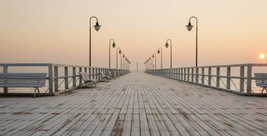 Kışın, Avrupa gündoğumu sonra Polonya gdynia orlowo iskele