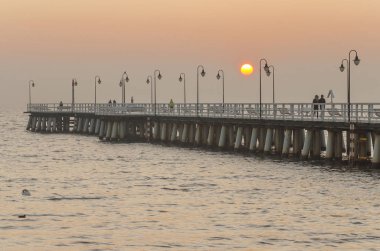 Kışın, Avrupa gündoğumu sonra Polonya gdynia orlowo iskele