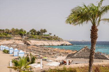 Muhteşem kumlu Del Duque sahil adada Tenerife, İspanya