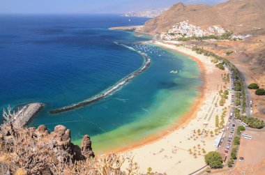Pitoresk muhteşem playa de las Teresitas adada Tenerife, İspanya