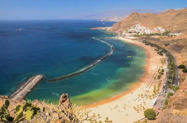 Pitoresk muhteşem playa de las Teresitas adada Tenerife, İspanya