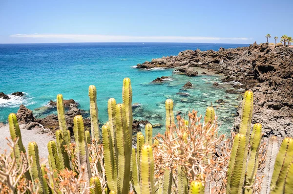 Superbe baie rocheuse turquoise à Playa de San Juan sur Tenerife, Espagne — Photo