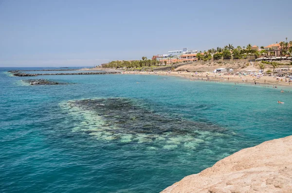 Linda praia arenosa Del Duque na ilha de Tenerife, Espanha — Fotografia de Stock