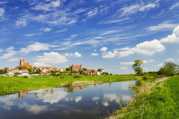 Paesaggio pittoresco di Gniew sul fiume Wierzyca nel nord della Polonia — Foto Stock