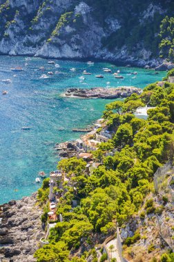 capri Adası, İtalya'da ünlü faraglioni taştan muhteşem manzara