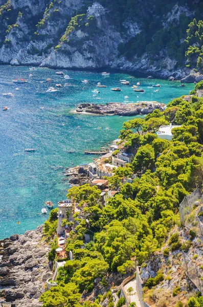 Capri Adası, İtalya'da ünlü faraglioni taştan muhteşem manzara — Stok fotoğraf
