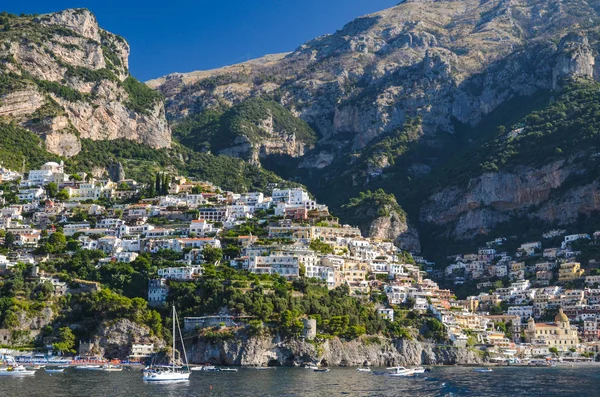 Malerischer Blick auf das Dorf positano, Italien. — Stockfoto