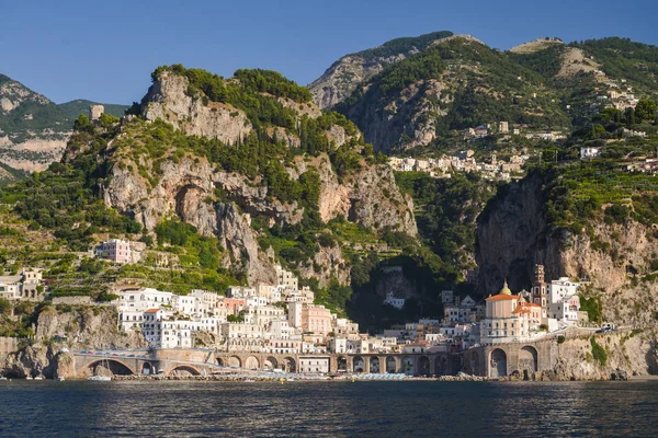 在意大利的阿马尔菲海岸的村庄 atrani 山水风景 — 图库照片