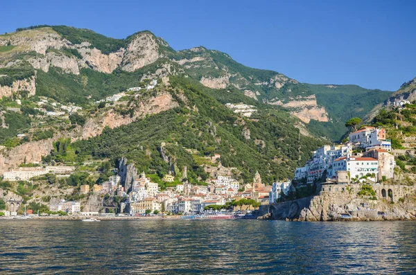 Malerischer Blick auf den Ferienort Amalfi, Italien. — Stockfoto