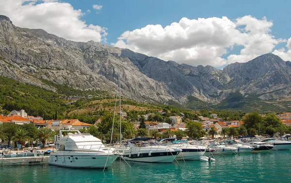 Wspaniały widok na port w Dalmacji Baska Voda, Chorwacja — Zdjęcie stockowe