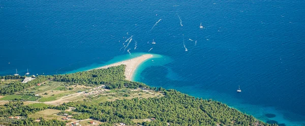 Πανέμορφη θέα στη χρυσαφένια Μπέρτα σε Νήσος Μπρατς, Κροατία — Φωτογραφία Αρχείου