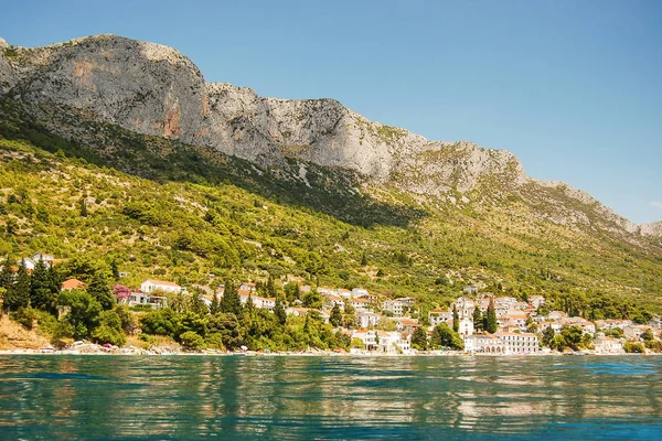 Живописный живописный пейзаж бриста в Далмации, хорватия — стоковое фото