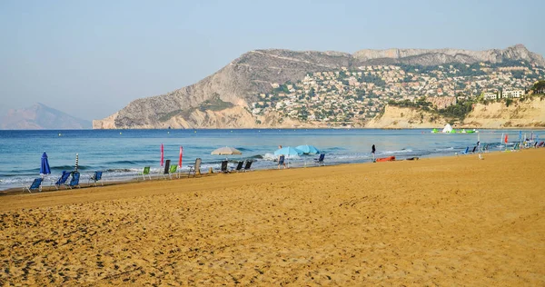 Pintoresco paisaje de playa de arena en Calpe, España —  Fotos de Stock