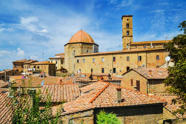 Paysage spectaculaire de la vieille ville de Volterra en Toscane, Italie — Photo