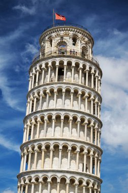 Pisa 'daki Mucizeler Meydanı' ndaki ünlü Eğik Kule, İtalya 'daki Toskana