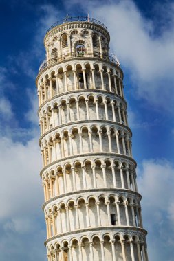 Pisa 'daki Mucizeler Meydanı' ndaki ünlü Eğik Kule, İtalya 'daki Toskana