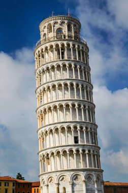 Pisa 'daki Mucizeler Meydanı' ndaki ünlü Eğik Kule, İtalya 'daki Toskana