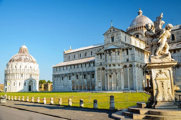 The famous cathedral on Square of Miracles in Pisa, Italy — Stock Photo, Image