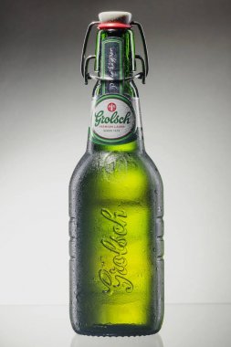 Grolsch premium lager bira beyaz zemin üzerine izole