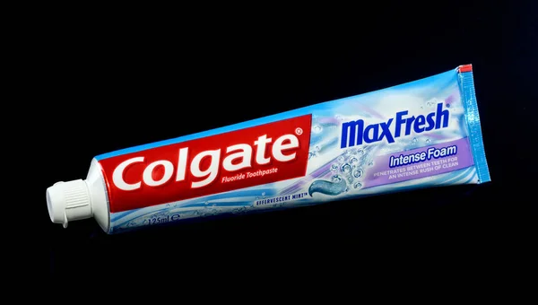 Kwidzyn Polonia Febbraio 2018 Dentifricio Colgate Isolato Fondo Nero Colgate — Foto Stock