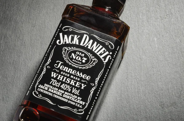 Flasche Jack Daniels Whiskey Isoliert Auf Steinschiefer Hintergrund Jack Daniels — Stockfoto
