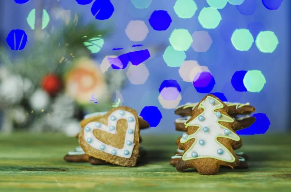 Köstlich Dekorierte Weihnachtsplätzchen Auf Bokeh Hintergrund — Stockfoto