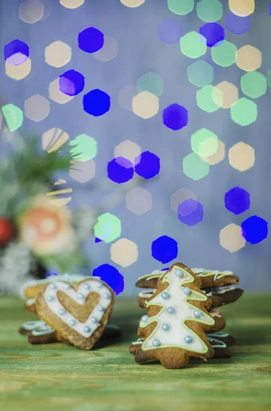 Köstlich Dekorierte Weihnachtsplätzchen Auf Bokeh Hintergrund — Stockfoto