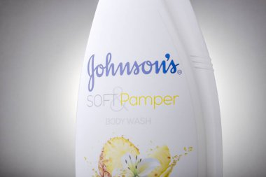 Johnsonların vücut yıkaması değişken arka planda izole edilmiş. Amerikan Johnson ve JohnsonCorporation tarafından 1886 'da kurulmuş ve merkezi New Brunswick' te bulunan bir film.