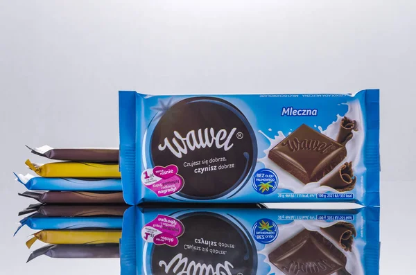 Afvalwater Chocolade Bar Geïsoleerd Witte Achtergrond Afvalwater Polish Snoepgoed Bedrijf — Stockfoto