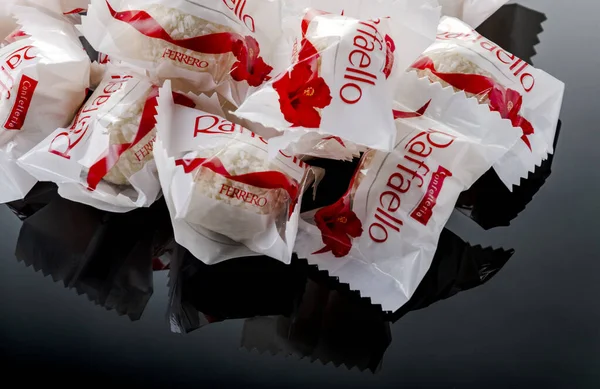 Bonbons Forme Boule Raffaello Raffaello Est Fabriqué Par Chocolatière Italienne — Photo