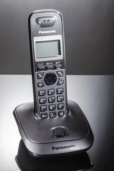 Téléphone Panasonic Sur Fond Dégradé Panasonic Corporation Est Une Multinationale — Photo