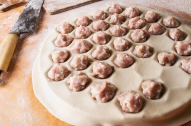 Ev yapımı et köfte - Rus mantı