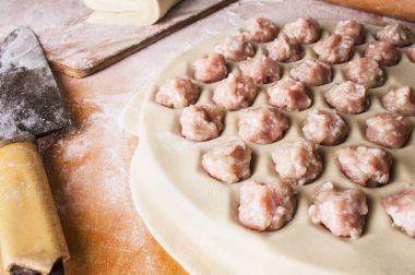 Ev yapımı et köfte - Rus mantı